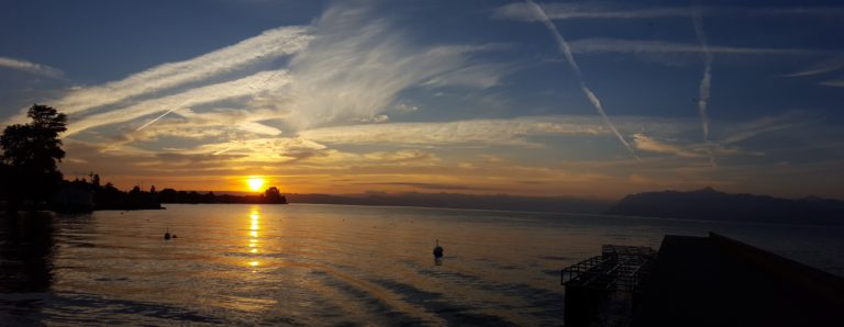 Szwajcaria - Wschód słońca nad Jeziorem Genewskim