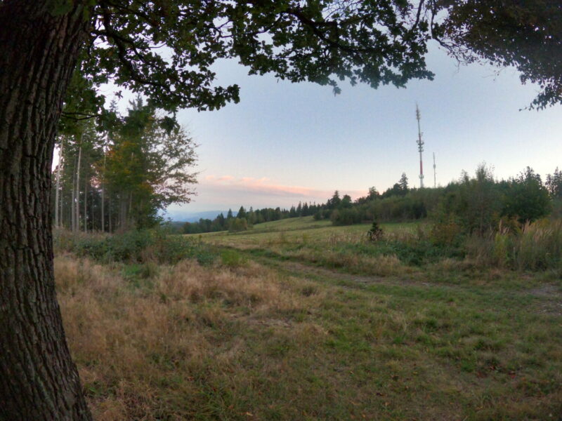 Skopiec parking, szlak Góry Kaczawskie szczyt, jak wejść