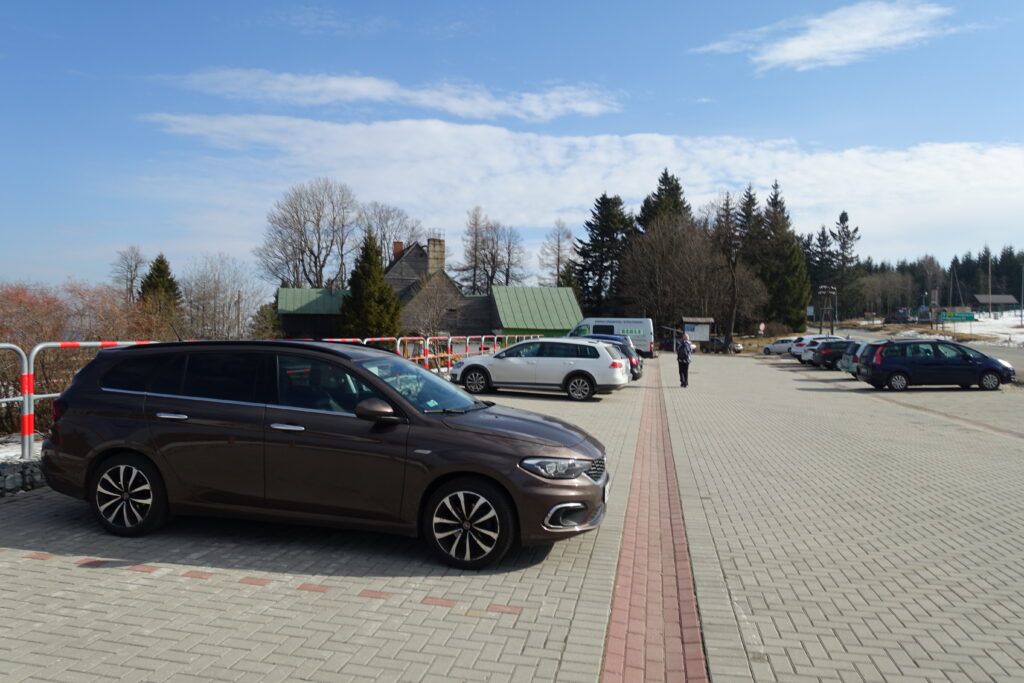 Parking przy schronisku PTTK Jagodna