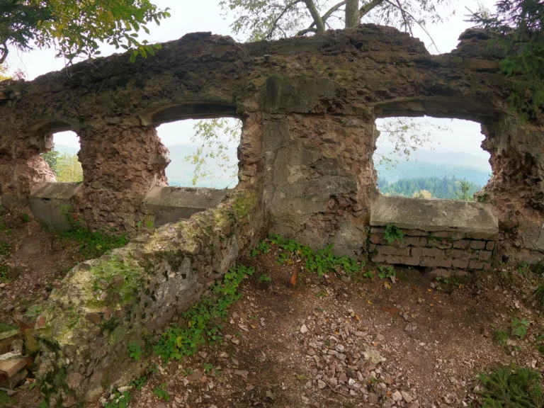 Ruiny Pałacyku Hochbergów