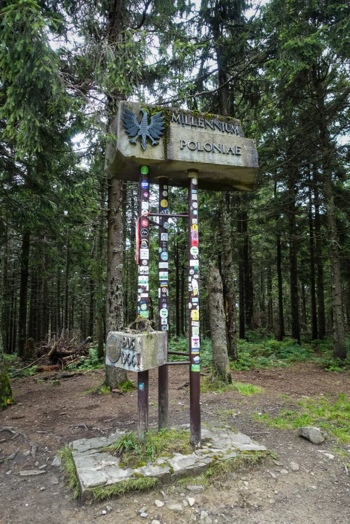 Pomnik Milenijny PTTK na Radziejowej