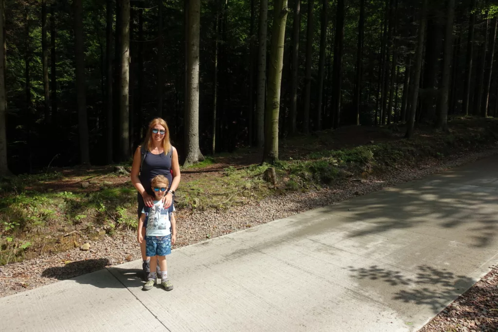 Szlak żółty na Łamaną Skałę