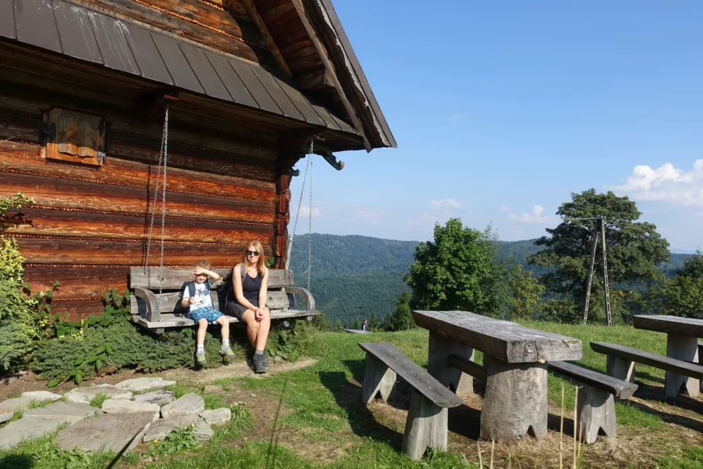 Łamana Skała parking i szlak z Rzyk