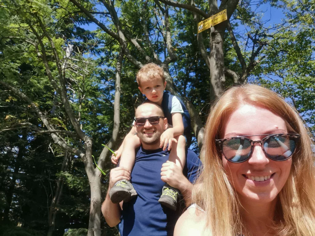 Łamana Skała parking i szlak z Rzyk