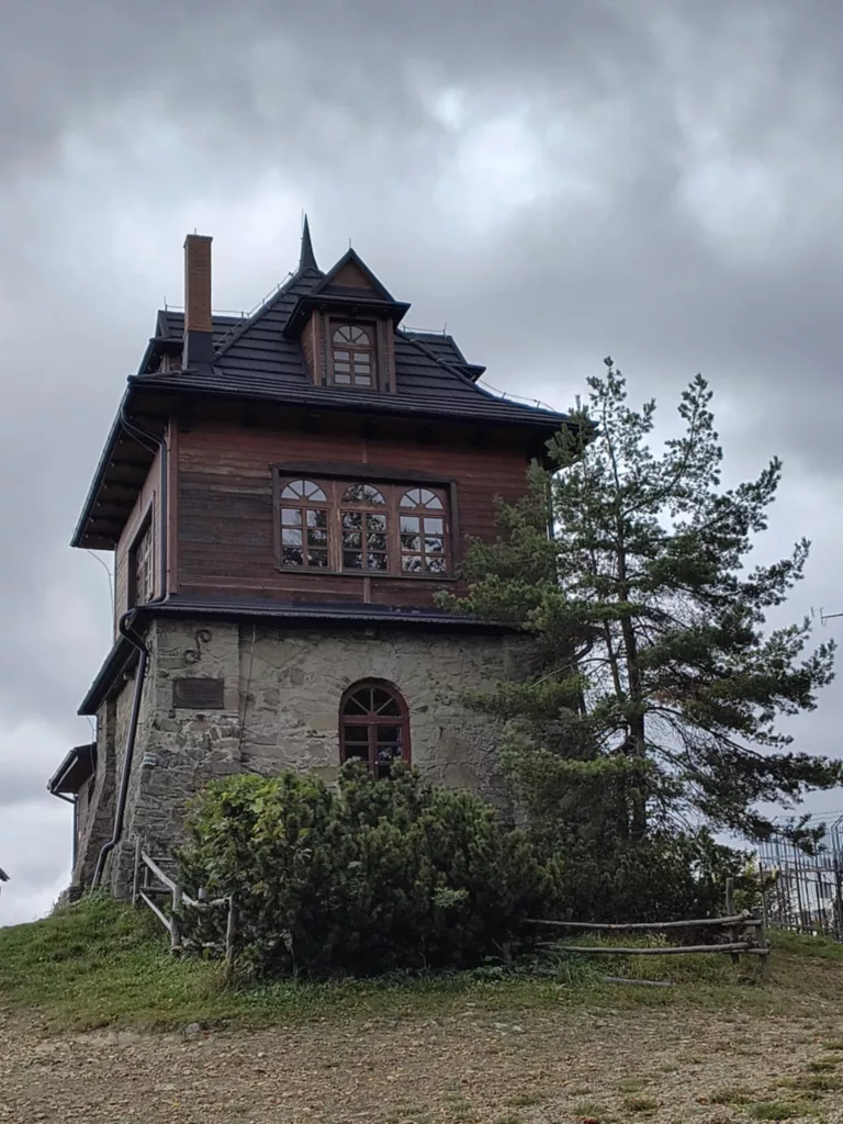 Schronisko PTTK na Luboniu Wielkim