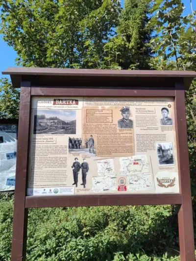 Tablica informacyjna przy głównym szlaku na Wielką Raczę